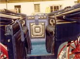 Interno carrozza, con vista moquette, passamaneria e pelle. Anno 1988.